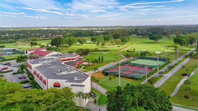 9820 S Hollybrook Lake Dr 106, Pembroke Pines, FL 33025