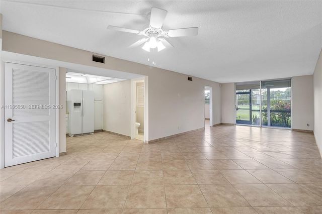 9820 S Hollybrook Lake Dr 106, Pembroke Pines, FL 33025