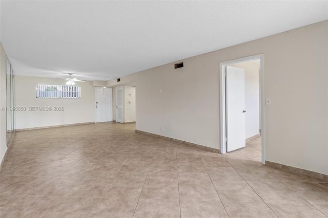 9820 S Hollybrook Lake Dr 106, Pembroke Pines, FL 33025