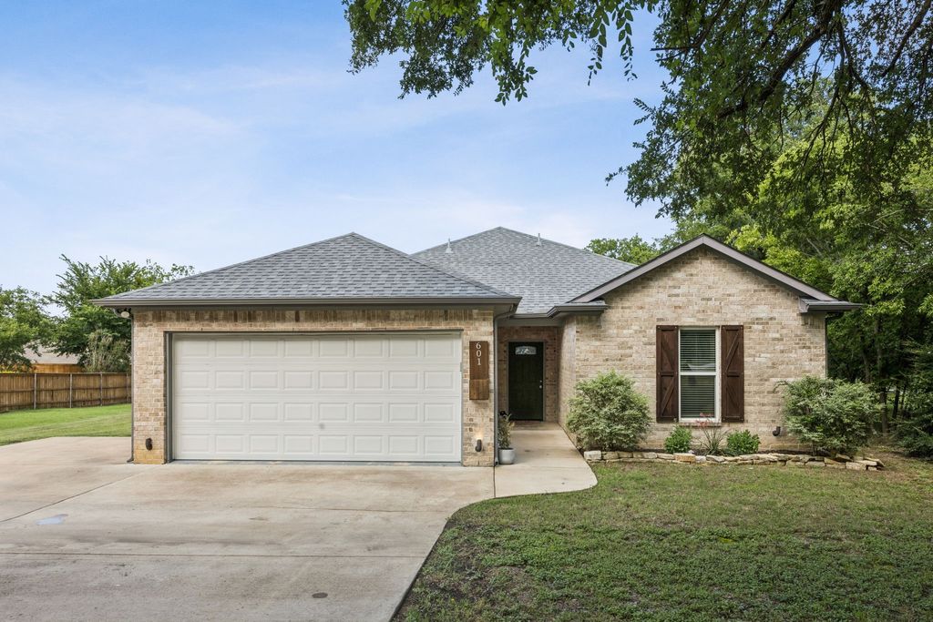 601 S 4th Street, Crandall, TX 75114