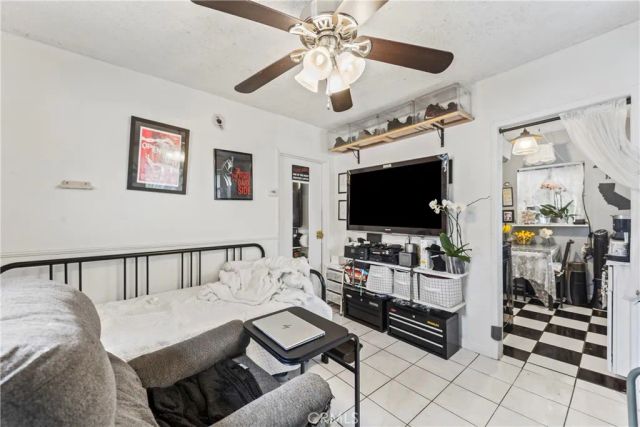 2424 West, Los Angeles, CA 90016