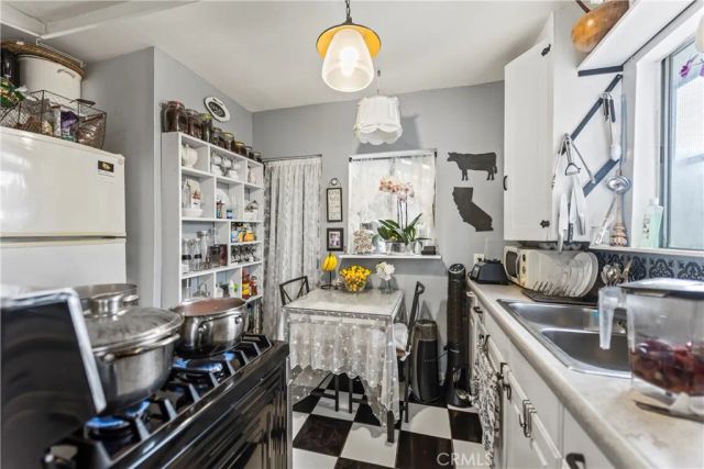 2424 West, Los Angeles, CA 90016