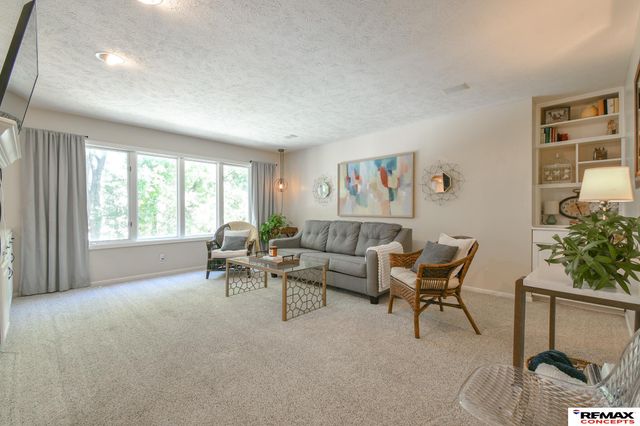 6001 S 157 Circle, Omaha, NE 68135