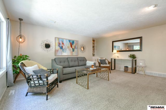 6001 S 157 Circle, Omaha, NE 68135