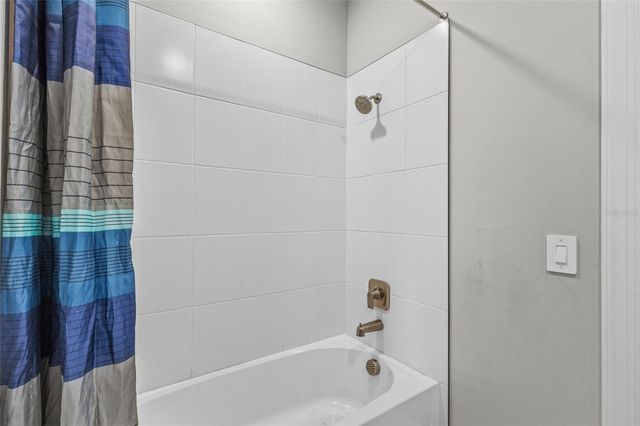 5855 SILVERSIDE PINE COURT, Lakewood Ranch, FL 34211