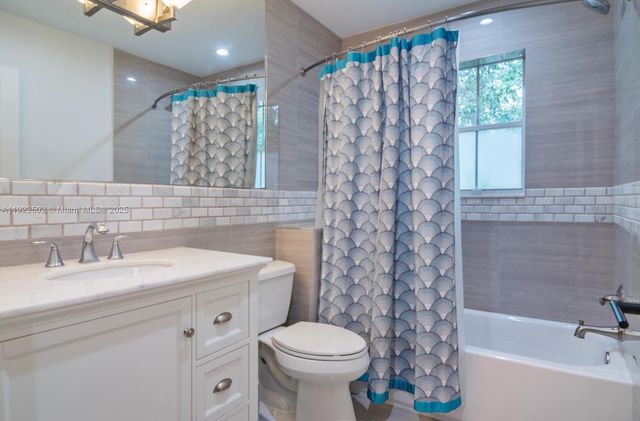 1140 Chestnut Ln 1140, Hollywood, FL 33019