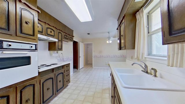 6301 Wrigley Way, Fort Worth, TX 76133