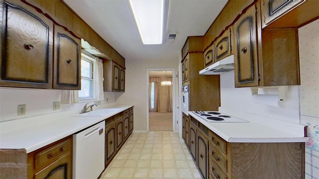 6301 Wrigley Way, Fort Worth, TX 76133