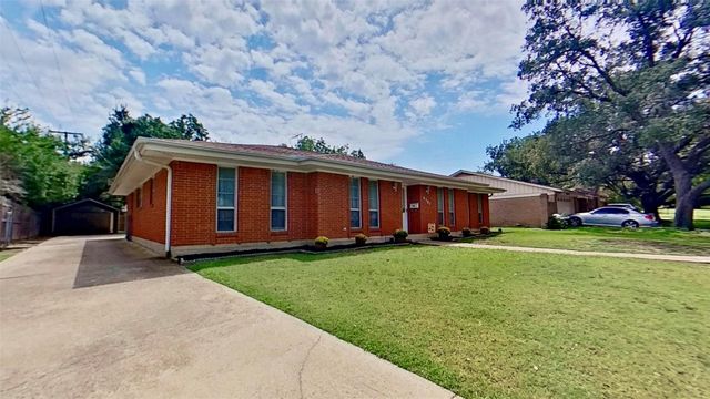 6301 Wrigley Way, Fort Worth, TX 76133