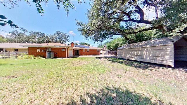 6301 Wrigley Way, Fort Worth, TX 76133