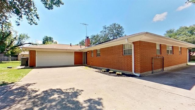 6301 Wrigley Way, Fort Worth, TX 76133
