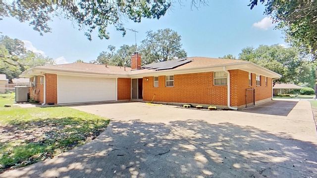 6301 Wrigley Way, Fort Worth, TX 76133