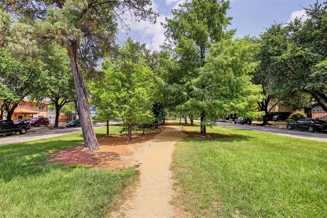 427 W 24th Street, Houston, TX 77008