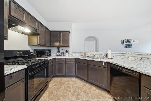 10716 N 101st East Court, Owasso, OK 74055