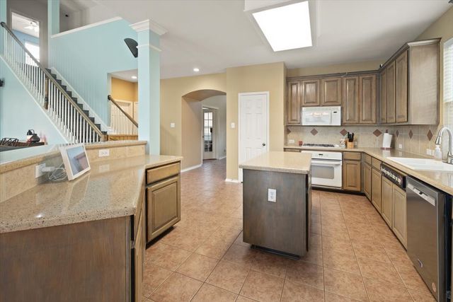 6705 Glade Drive, Arlington, TX 76001