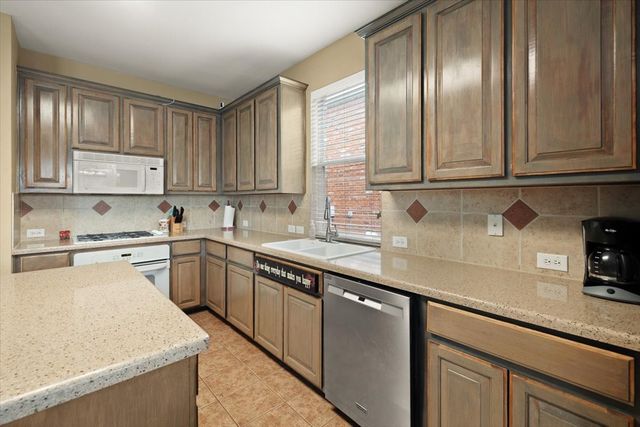 6705 Glade Drive, Arlington, TX 76001