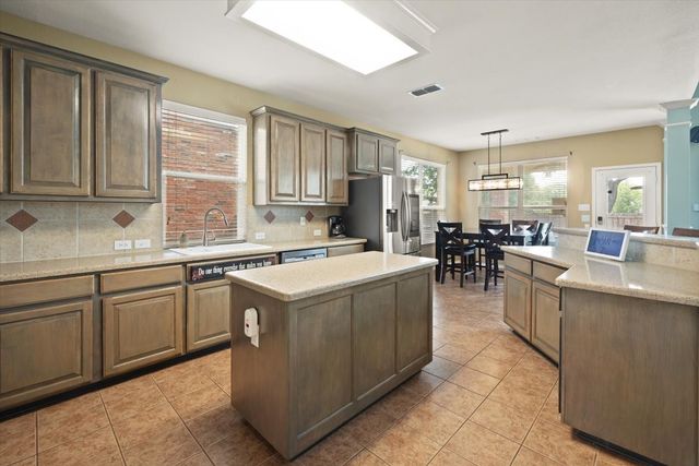6705 Glade Drive, Arlington, TX 76001