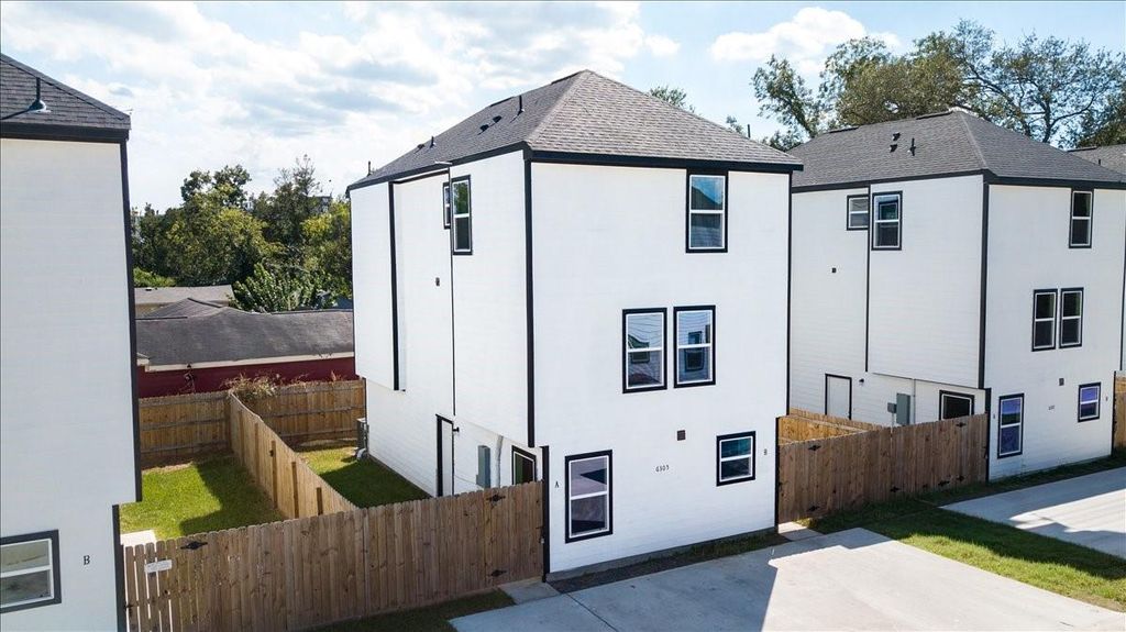 6305 Sandra Street, Houston, TX 77028