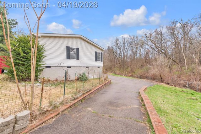 36085 Wick Road, Romulus, MI 48174
