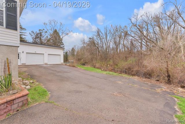 36085 Wick Road, Romulus, MI 48174
