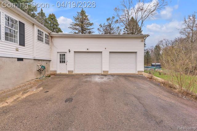 36085 Wick Road, Romulus, MI 48174