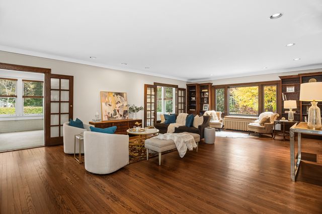 2528 Sheridan Road, Evanston, IL 60201