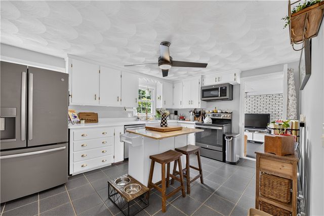 7 Englewood Road, Coventry, RI 02816