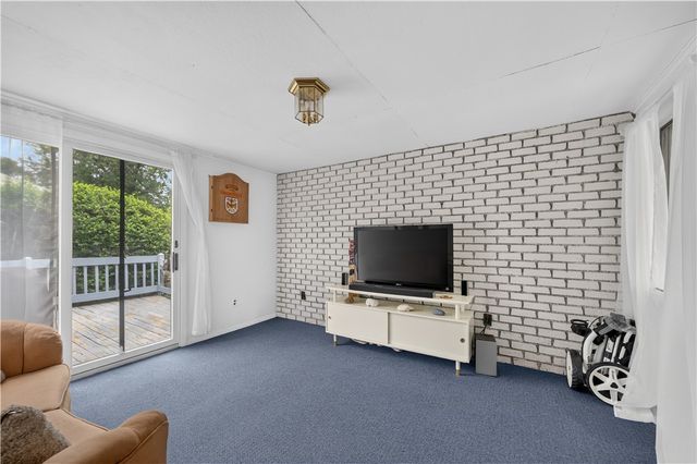 7 Englewood Road, Coventry, RI 02816