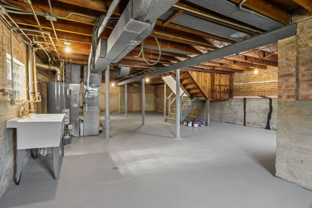 3011 N Oak Park Avenue, Chicago, IL 60634