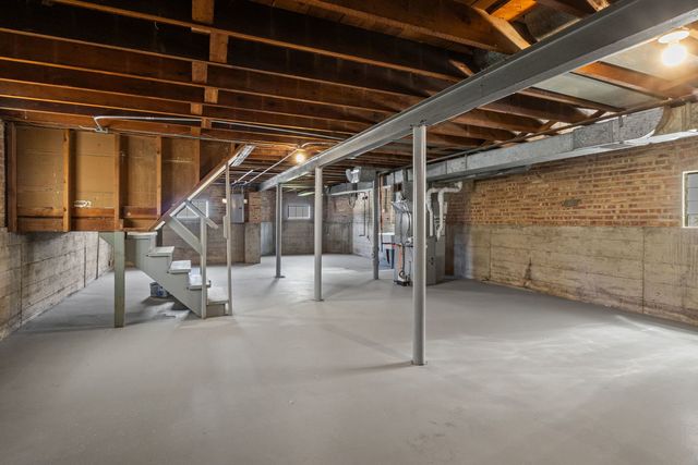 3011 N Oak Park Avenue, Chicago, IL 60634