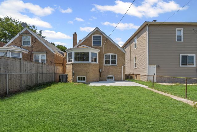 3011 N Oak Park Avenue, Chicago, IL 60634