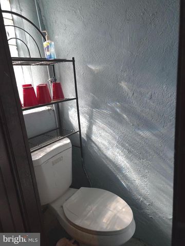 988 ALLENGROVE ST, Philadelphia, PA 19124