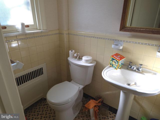 988 ALLENGROVE ST, Philadelphia, PA 19124