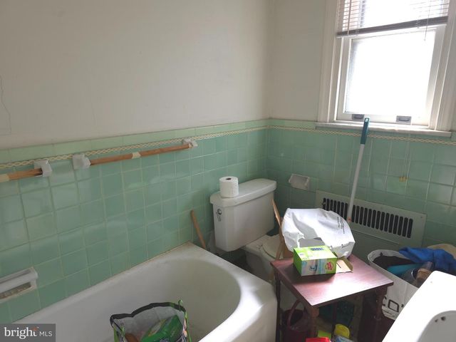 988 ALLENGROVE ST, Philadelphia, PA 19124