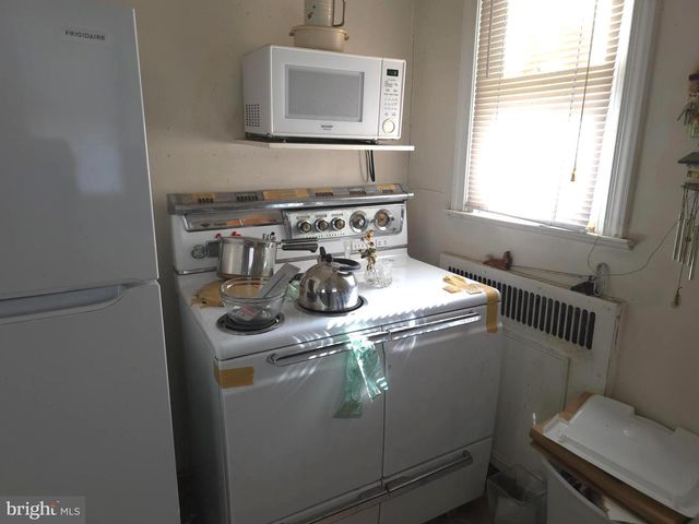 988 ALLENGROVE ST, Philadelphia, PA 19124