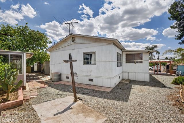 339 Altura Dr., Perris, CA 92570