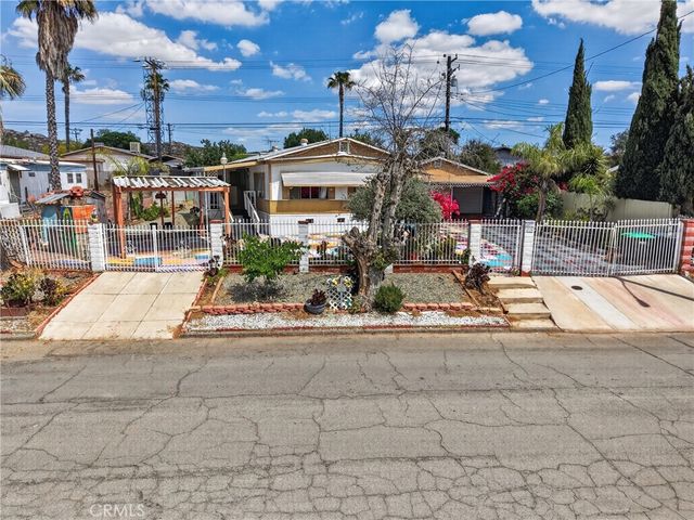 339 Altura Dr., Perris, CA 92570