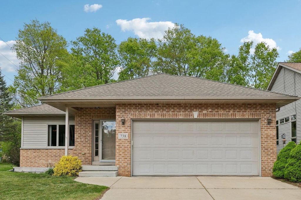 738 8th Street, Prairie Du Sac, WI 53578