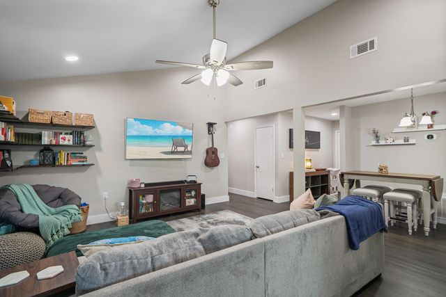 39 9th Street, Shalimar, FL 32579