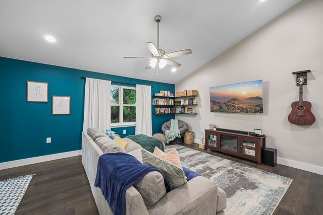 39 9th Street, Shalimar, FL 32579