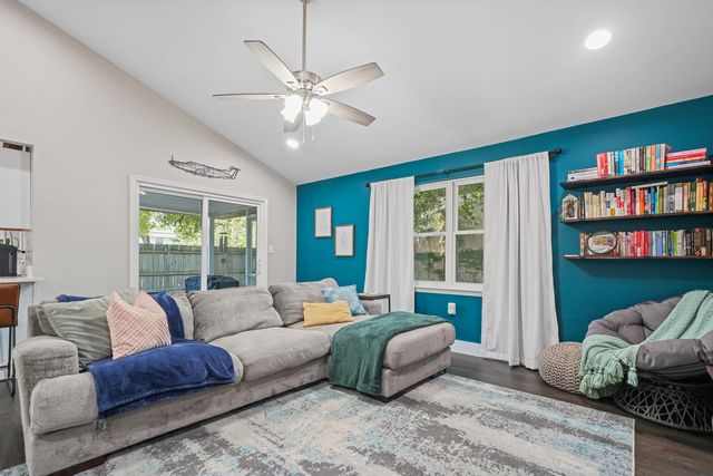 39 9th Street, Shalimar, FL 32579