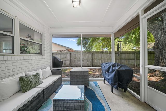 39 9th Street, Shalimar, FL 32579