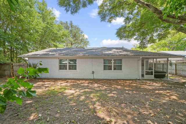 39 9th Street, Shalimar, FL 32579