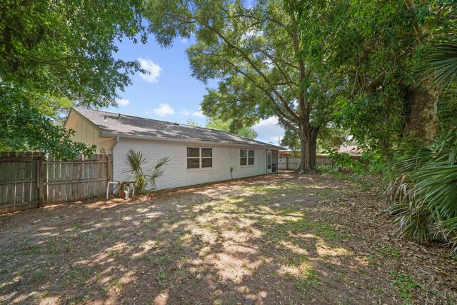 39 9th Street, Shalimar, FL 32579