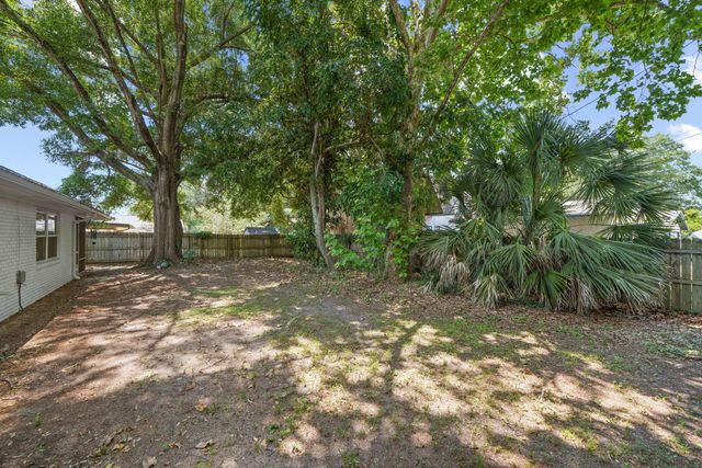 39 9th Street, Shalimar, FL 32579