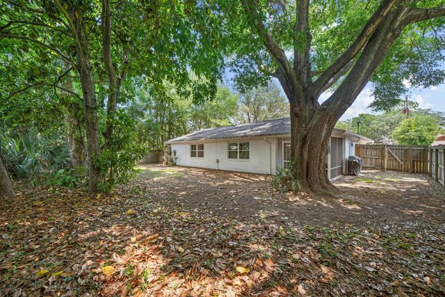 39 9th Street, Shalimar, FL 32579