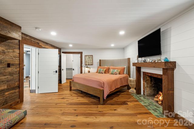 42 Cranford Road, Asheville, NC 28806