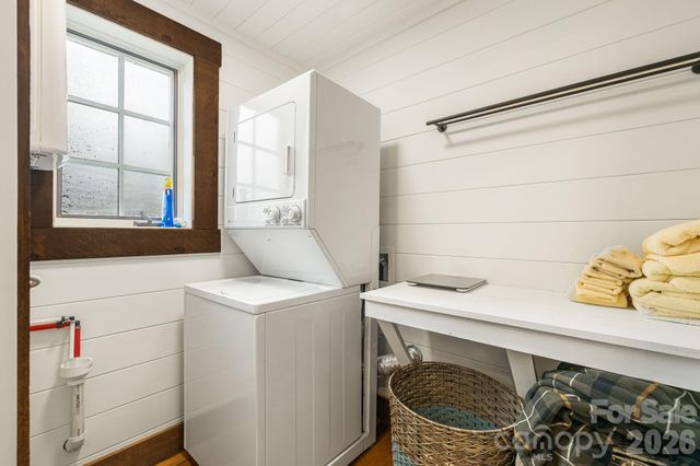 42 Cranford Road, Asheville, NC 28806