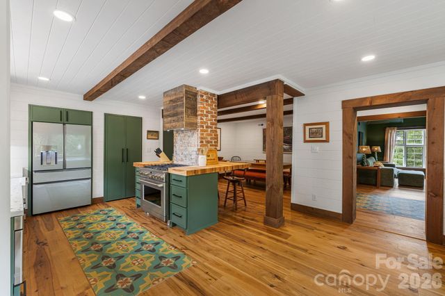 42 Cranford Road, Asheville, NC 28806