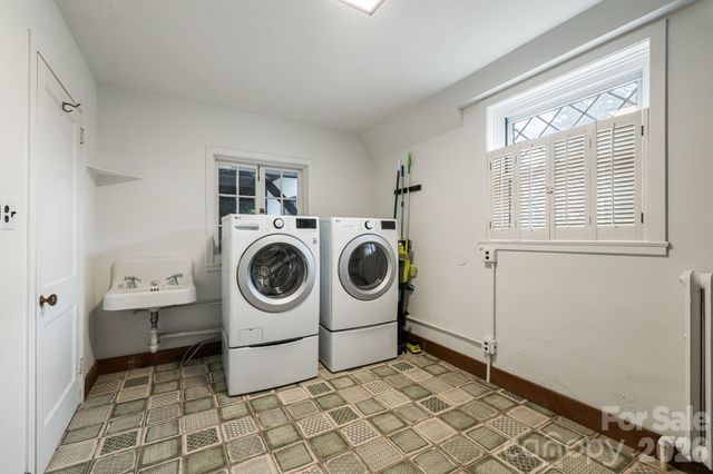 42 Cranford Road, Asheville, NC 28806